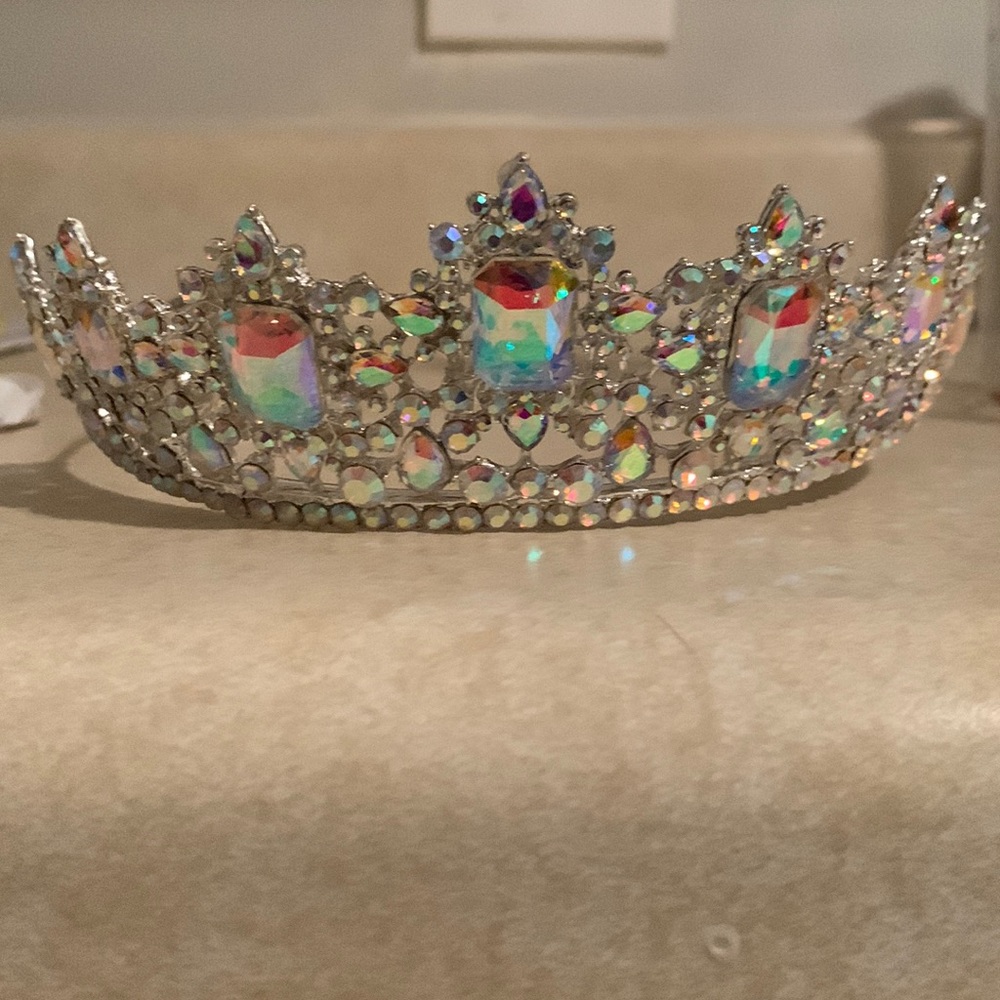 Tiara/crown